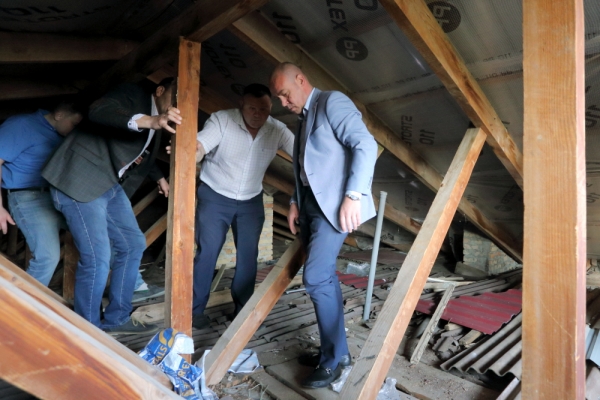 Один з будинків Тернополя отримав нових дах
