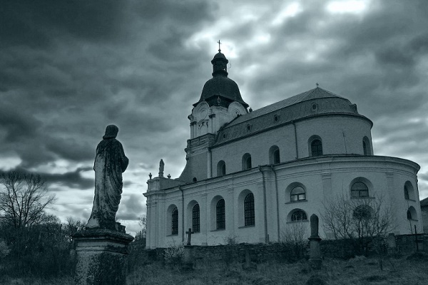 Микулинці на Тернопільщині: Бароковий костел, Графський палац та Середньовічний замок (Фото)