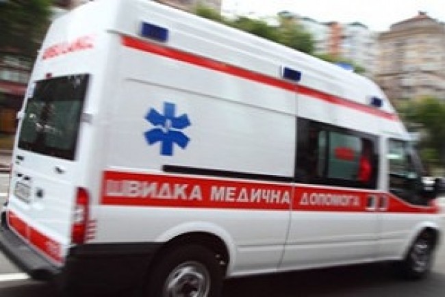 В нічному клубі Тернополя медики рятували хлопця, який отруївся таблетками