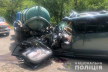 На Тернопільщині водій на легківкці в’їхав у вантажівку: авто розтрощене