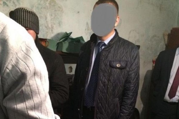 На Тернопільщині судитимуть керівника прокуратури, який попався на хабарі 5 000 грн