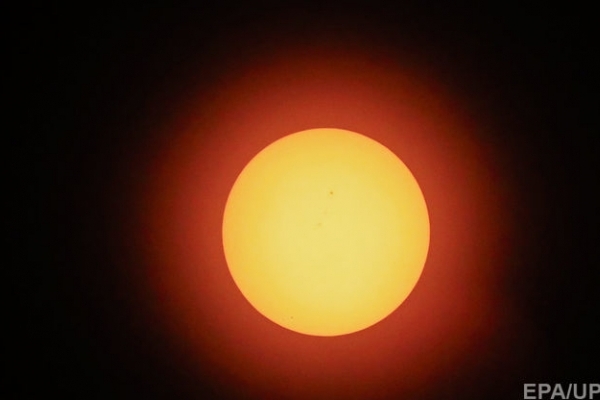 Земляни спостерігають сонячне затемнення (Онлайн трансляція)