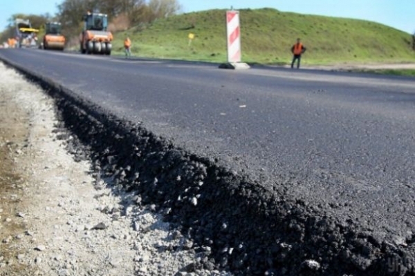 На Тернопільщині триває ремонт дороги з Тернополя до Бережан (Відео)