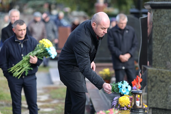 14 жовтня представники традиційних українських церков відслужили панахиду біля могил загиблих героїв АТО на Микулинецькому кладовищі