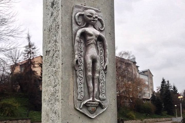 В Тернополі з’явився пам’ятник інопланетянам