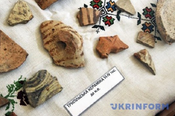 Артефакти віком 6 тисяч років знайшли археологи біля замку в Тернополі