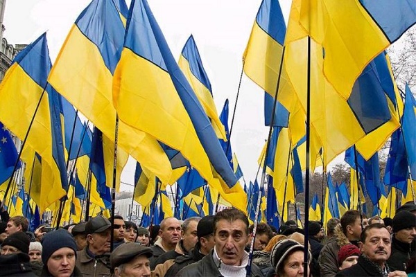 Сотні поліцейських та гучні гасла: центр Києва заполонив численний натовп (Фото)
