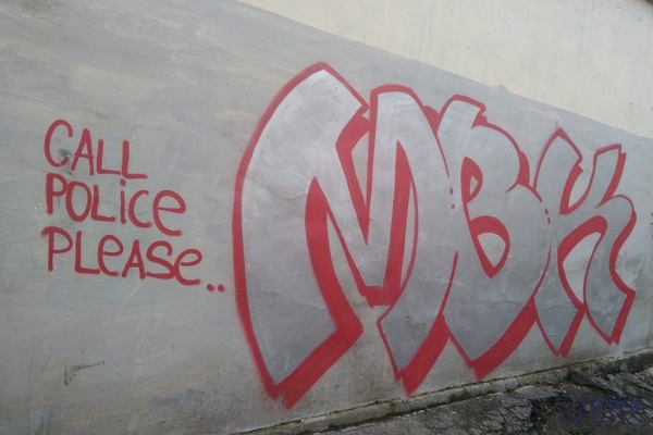 Тернопільські вандали просять викликати поліцію (Фото)
