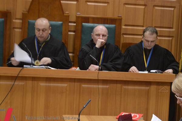 У Тернополі судять підозрюваного у вбивстві випускниці: обирають присяжних (Фото)
