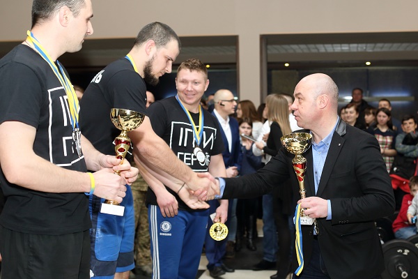 Очільник Тернополя нагородив учасників та переможців змагань «Ігри героїв»