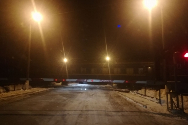 На Тернопільщині потяг протаранив легківку на залізничному переїзді