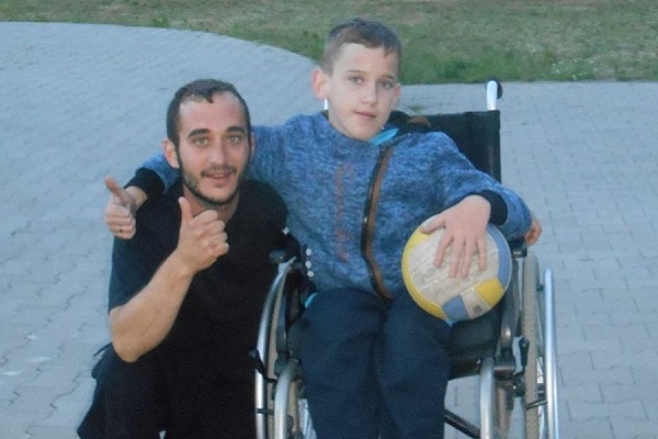 Тернополяни винесуть на Говерлу хлопця, який пересувається на інвалідному візку