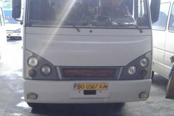 В Тернополі водій автобуса не дозволив брати до салону дитину у візочку