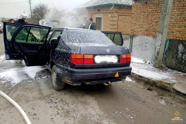 У Підволочиську на Тернопільщині ледь не згорів автомобіль