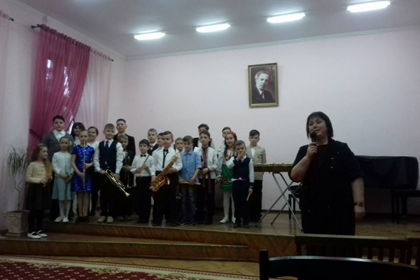 Наймолодші учні Тернопільської музичної школи №1 відіграли свій перший концерт (Фото)