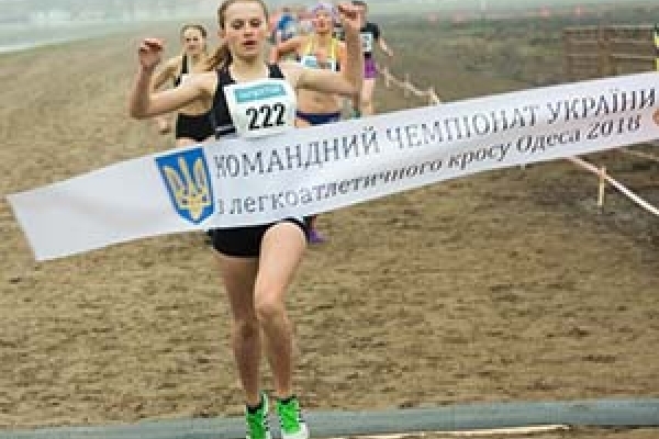 Легкоатлетка зі Зборова Уляна Рава перемогла на чемпіонаті України з кросу