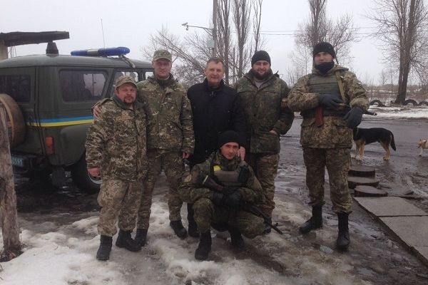 Тернополяни, що служать на передовій, отримали великодні подарунки