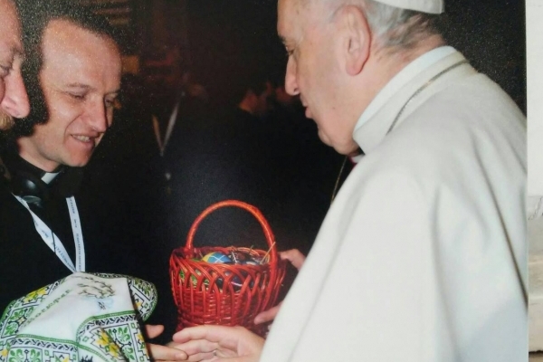 Папа Римський прийняв дарунок дітей-сиріт з Тернопільщини