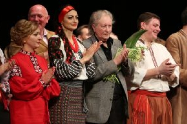 Аматорський Копичинецький театр прем’єрою відсвяткував свій півстолітній ювілей та отримав подарунок у 120 тисяч гривень 