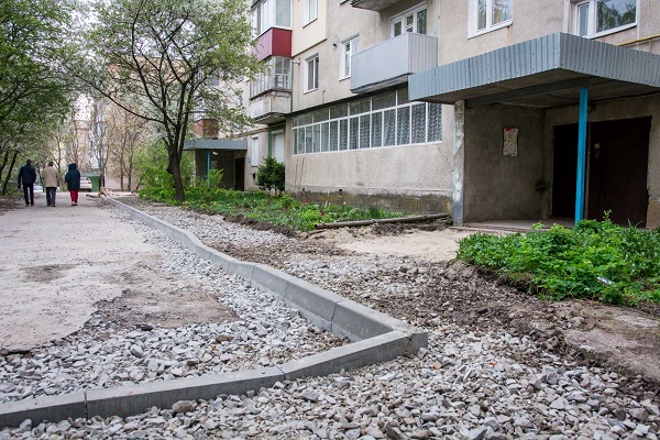 У Тернополі ремонтують двори на вулиці Протасевича