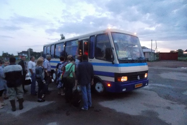 Маршрутки «Тернопіль-Великі Бірки» возять людей за «власним» графіком