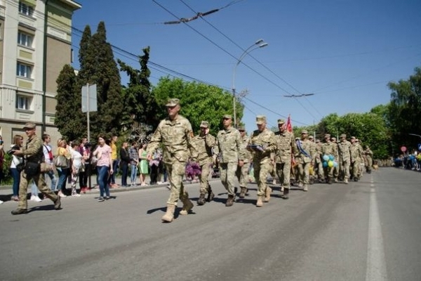 У Тернополі пройшов грандіозний широкомасштабний парад військових (Фото)