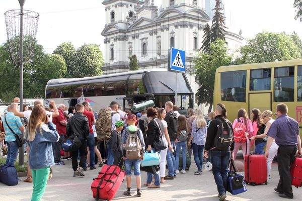 З Тернополя до Карпат відправили дітей учасників АТО (Фото)