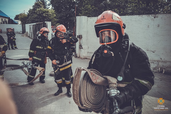 На фабриці меблів у Тернополі гасили пожежу