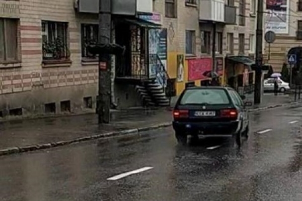 У Тернополі нахабний водій їхав «проти шерсті» (Відео)