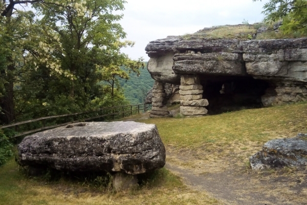 Туристичне Тернопілля: Печерний храм в селі Монастирок