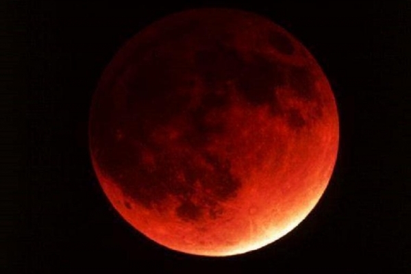 Українці сьогодні побачать рідкісне місячне затемнення