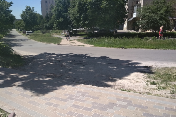 Жителі Тернополя вимагають облаштувати пішохідний перехід до скверу на вул. Б. Лепкого