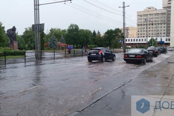За 5 хвилин – півмісячна норма опадів: комунальники назвали причину потопу в Тернополі (Відео)