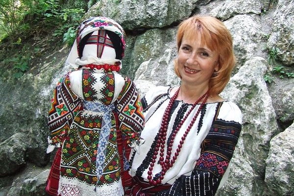 На Тернопільщині Марині Порошенко вручили ляльку-мотанку