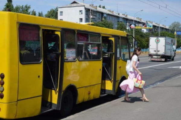 Ноу-хау від київських маршрутників розсмішила мешканців столиці (Фото)