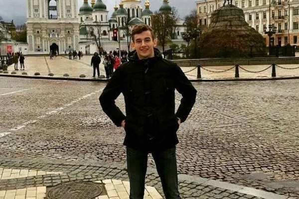 Хлопець, якого побили біля бару в Тернополі, помер у лікарні