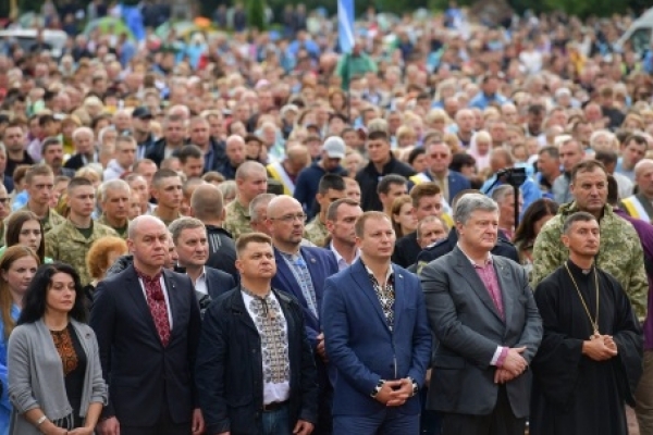 Президент Порошенко у Зарваниці: «Ми з вами молимося за мир, за Україну. І я переконаний – Господь почує нашу молитву»