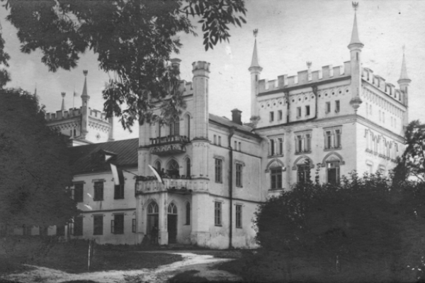 Казковий палац в Білокриниці під Кременцем на старих фотографіях