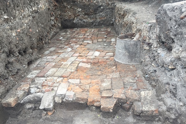 Під час розкопок у Тернополі знайшли унікельне цегляне мощення