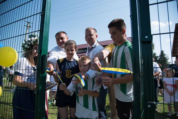 У Ласківцях відкрили новий футбольний майданчик зі штучним покриттям (Фото)