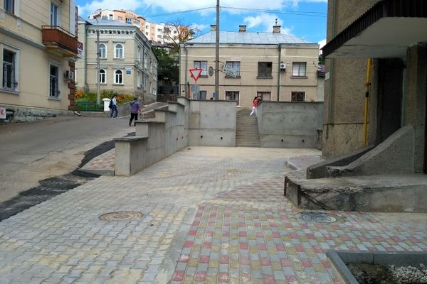 У Тернополі відремонтували ще один двір (Фото)