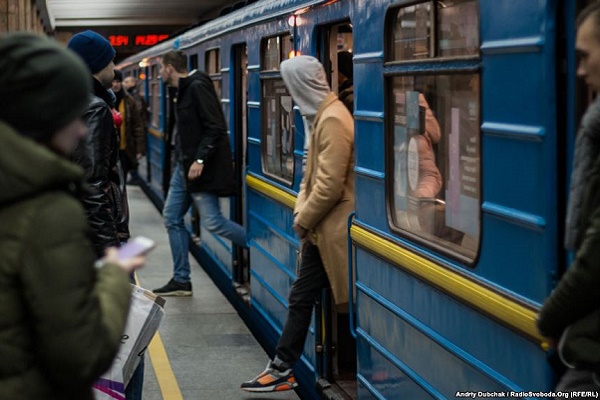 Київський «Робін Гуд» скасував плату за проїзд у метро (Відео)