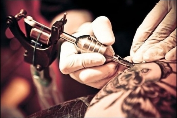 Відмовили органи: через татуювання киянин впав у кому