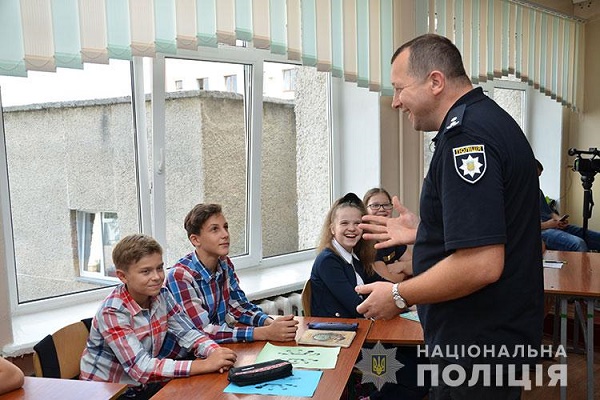 Тернопільські поліцейські розмовляли з учнями на тему шкільного булінгу