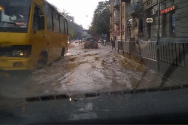 Львів знову затопило під час зливи (Фото)