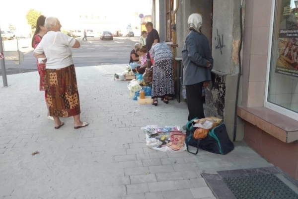Продавці стихійної торгівлі у Тернополі стали моднішими
