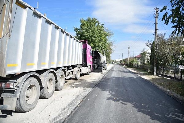 У селі Токи Підволочиського району ремонтують дорогу (Фото)