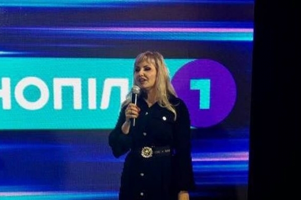 Ольга Шахін подарувала телеканалу «Тернопіль 1» сертифікат на придбання ліцензії для пристроїв стріму відеосигналу