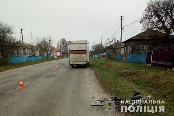 У Борщівському районі автомобіль на смерть збив жінку на велосипеді