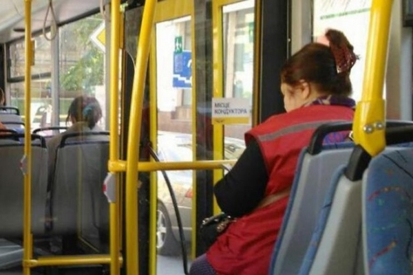У Тернополі дитину пізно ввечері вигнали з тролейбуса через нестачу коштів на проїзд